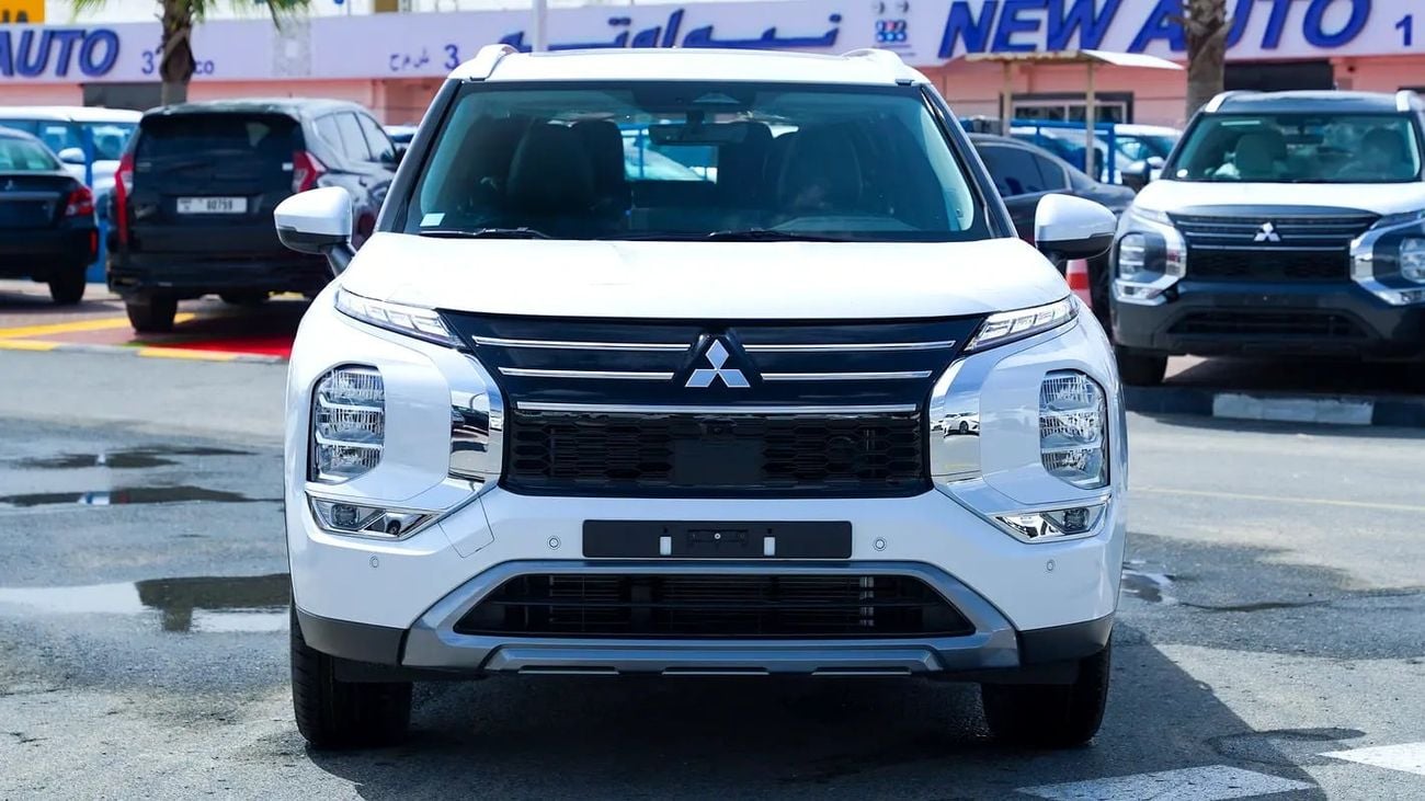 Mitsubishi Outlander 2.5 л 2026 г. Белый