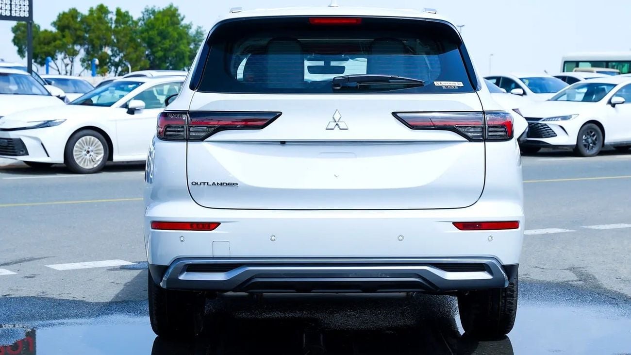 Mitsubishi Outlander 2.5 л 2026 г. Белый
