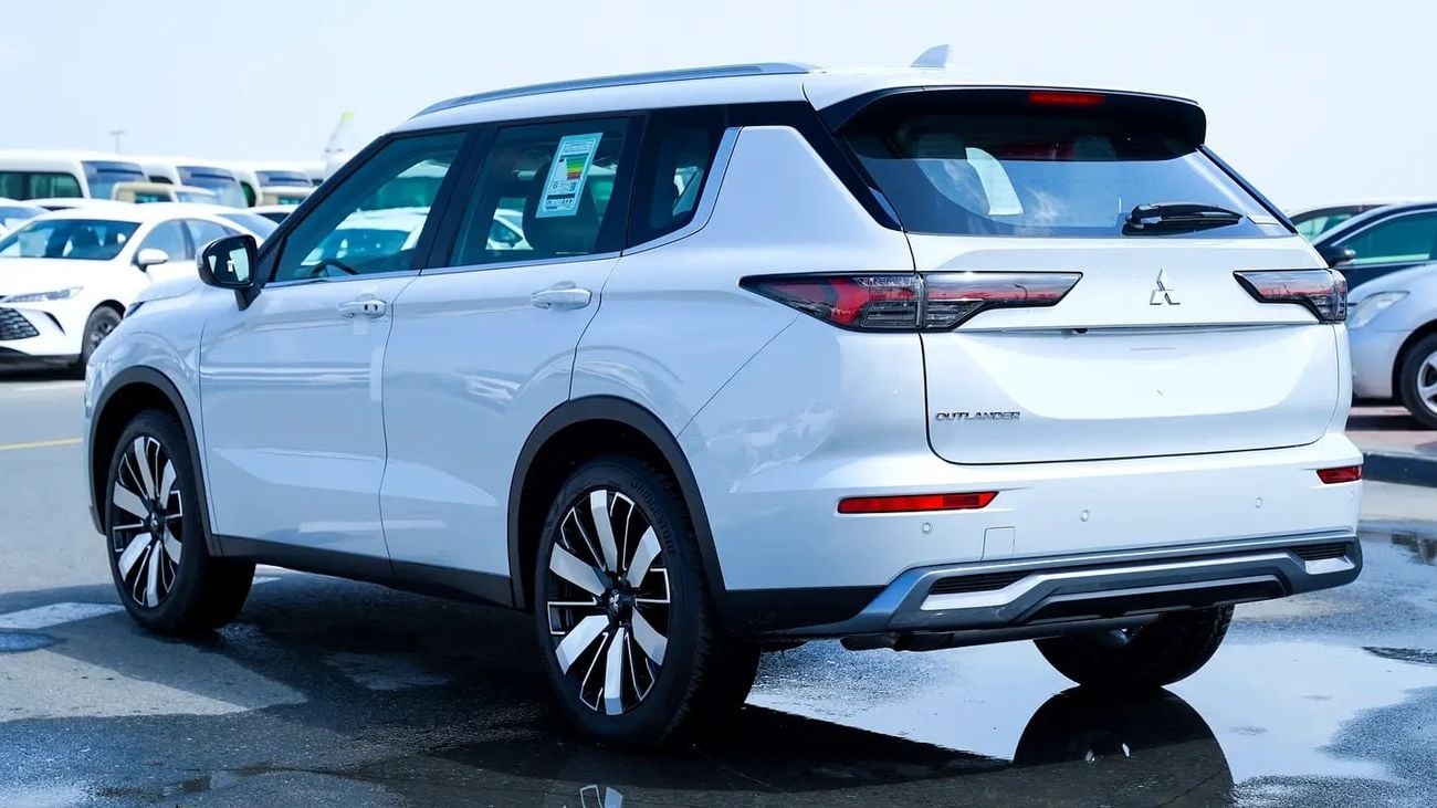 Mitsubishi Outlander 2.5 л 2026 г. Белый