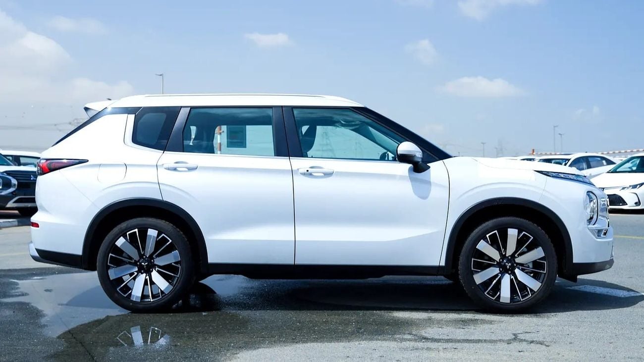 Mitsubishi Outlander 2.5 л 2026 г. Белый