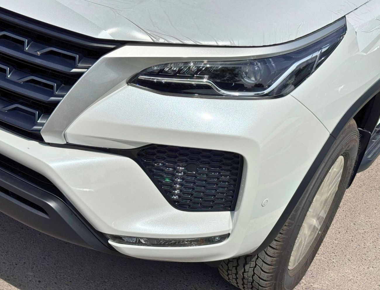 Toyota Fortuner 2.7 л 2026 г. Белый