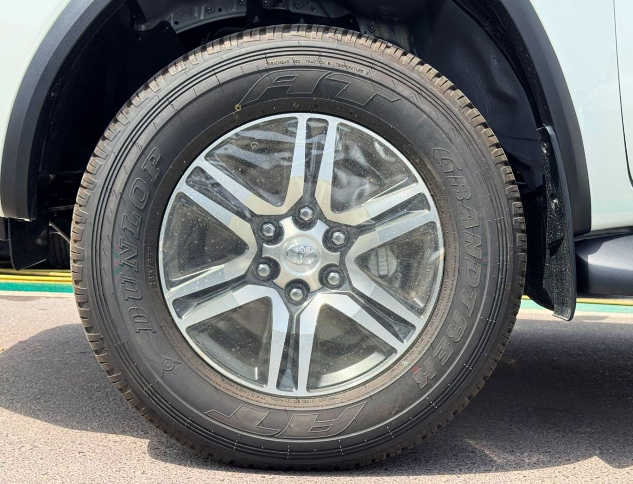Toyota Fortuner 2.7 л 2026 г. Белый