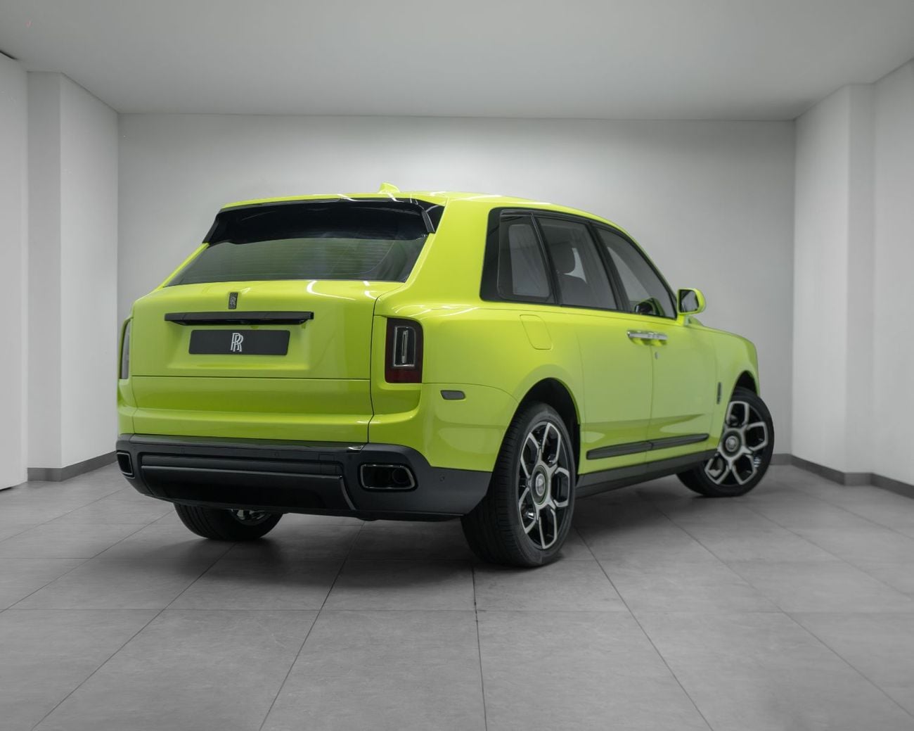 Rolls Royce Cullinan 6.8 л 2022 г. Зелёный, пробег 150 км