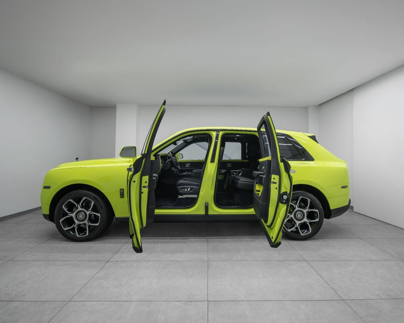 Rolls Royce Cullinan 6.8 л 2022 г. Зелёный, пробег 150 км