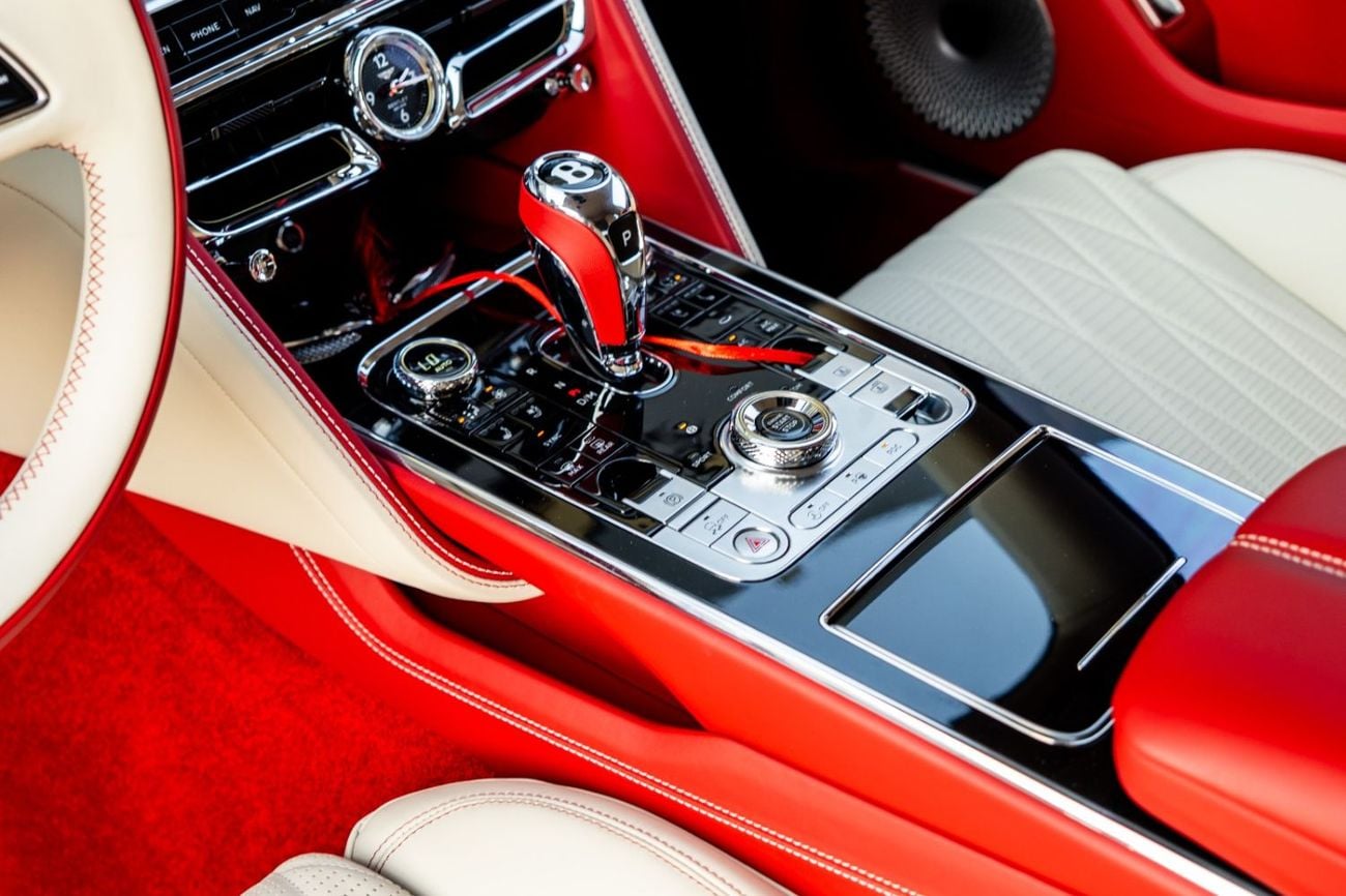 Bentley Flying Spur 4.0 л 2024 г. Чёрный