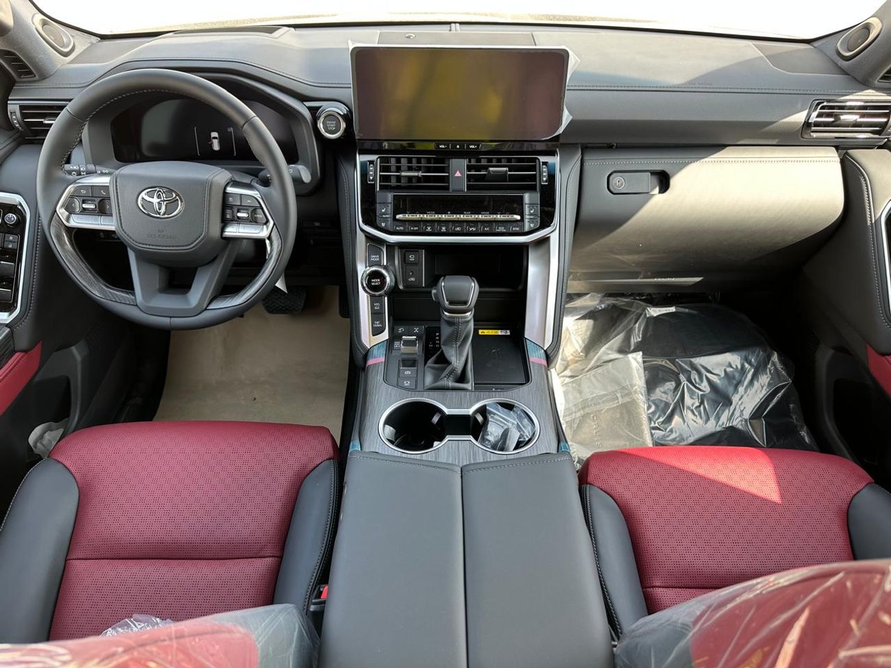 Toyota Land Cruiser 3.3 л 2026 г. Белый