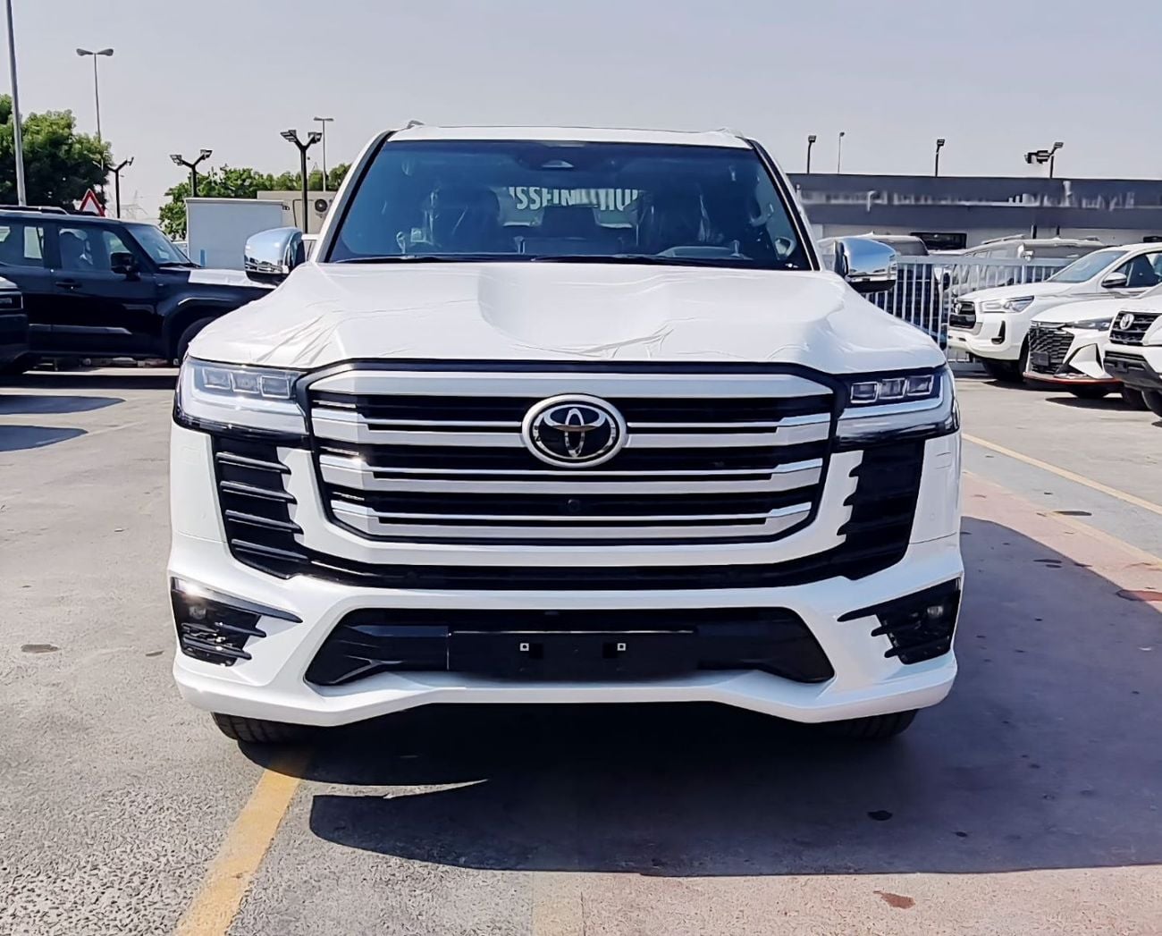 Toyota Land Cruiser 3.3 л 2026 г. Белый