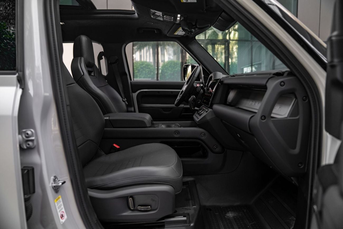 Land Rover Defender 110 4.4 л 2026 г. Серый, пробег 161 км