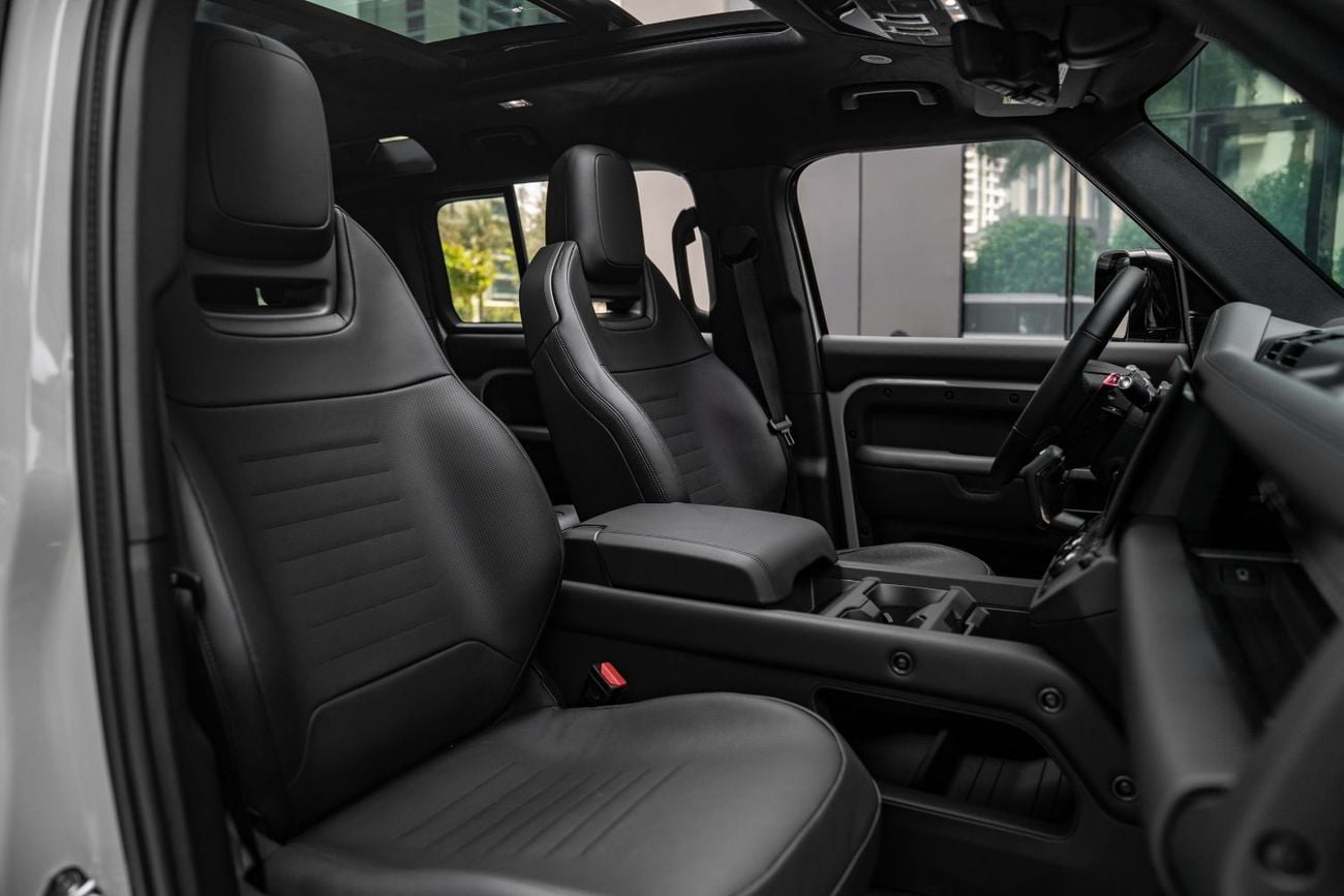 Land Rover Defender 110 4.4 л 2026 г. Серый, пробег 161 км
