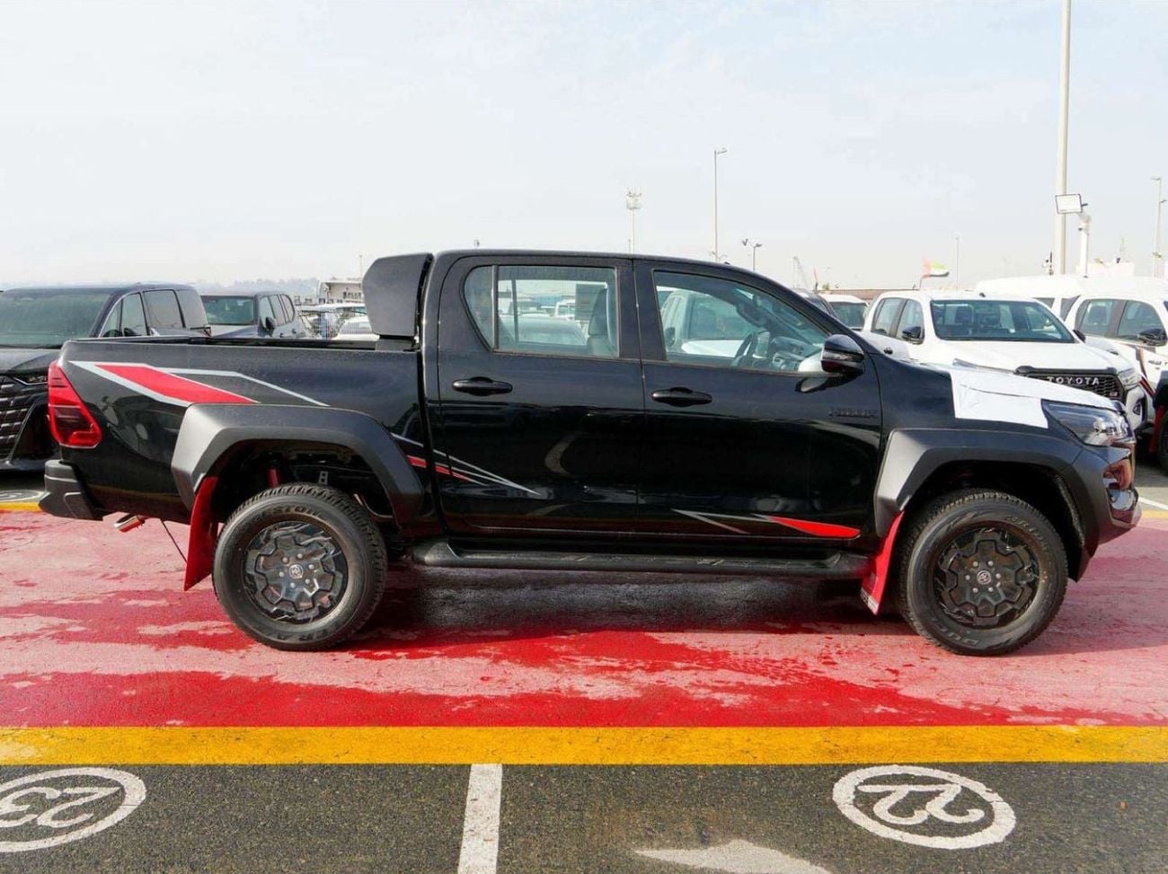 Toyota Hilux 2.8 л 2026 г. Чёрный, пробег 10 км