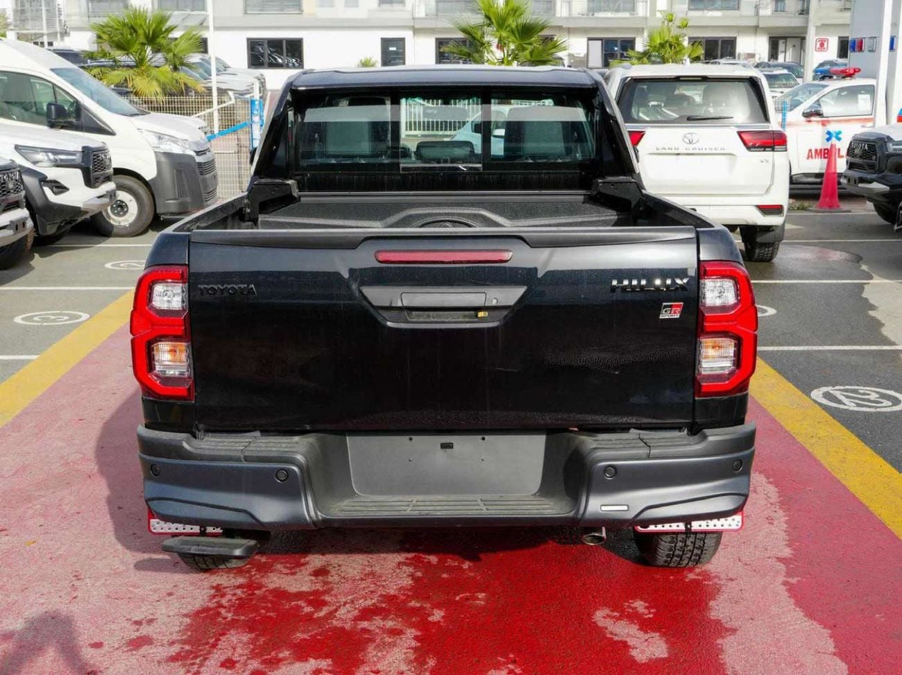 Toyota Hilux 2.8 л 2026 г. Чёрный, пробег 10 км