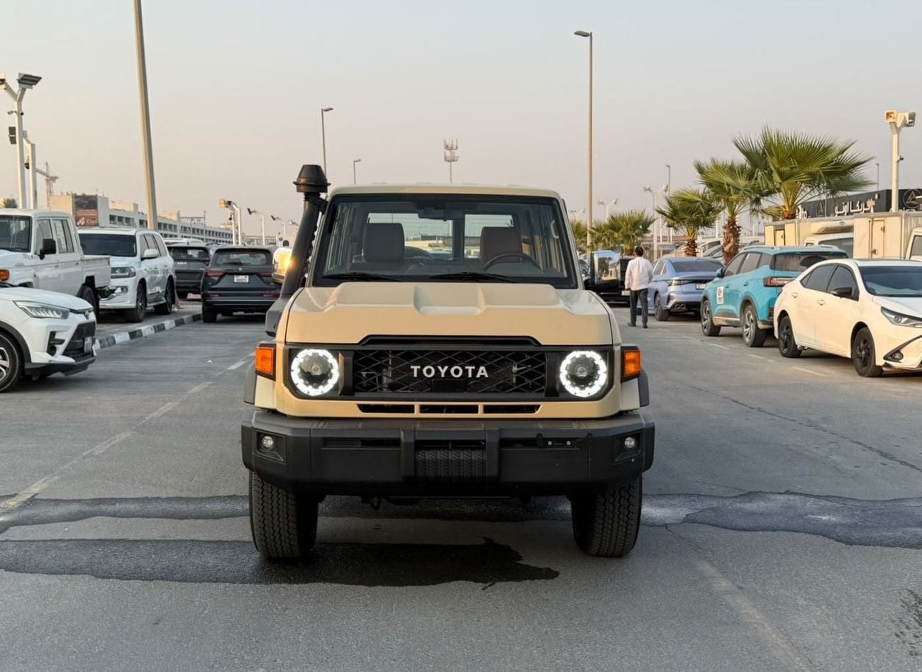 Toyota Land Cruiser 70 2.8 л 2026 г. Бежевый