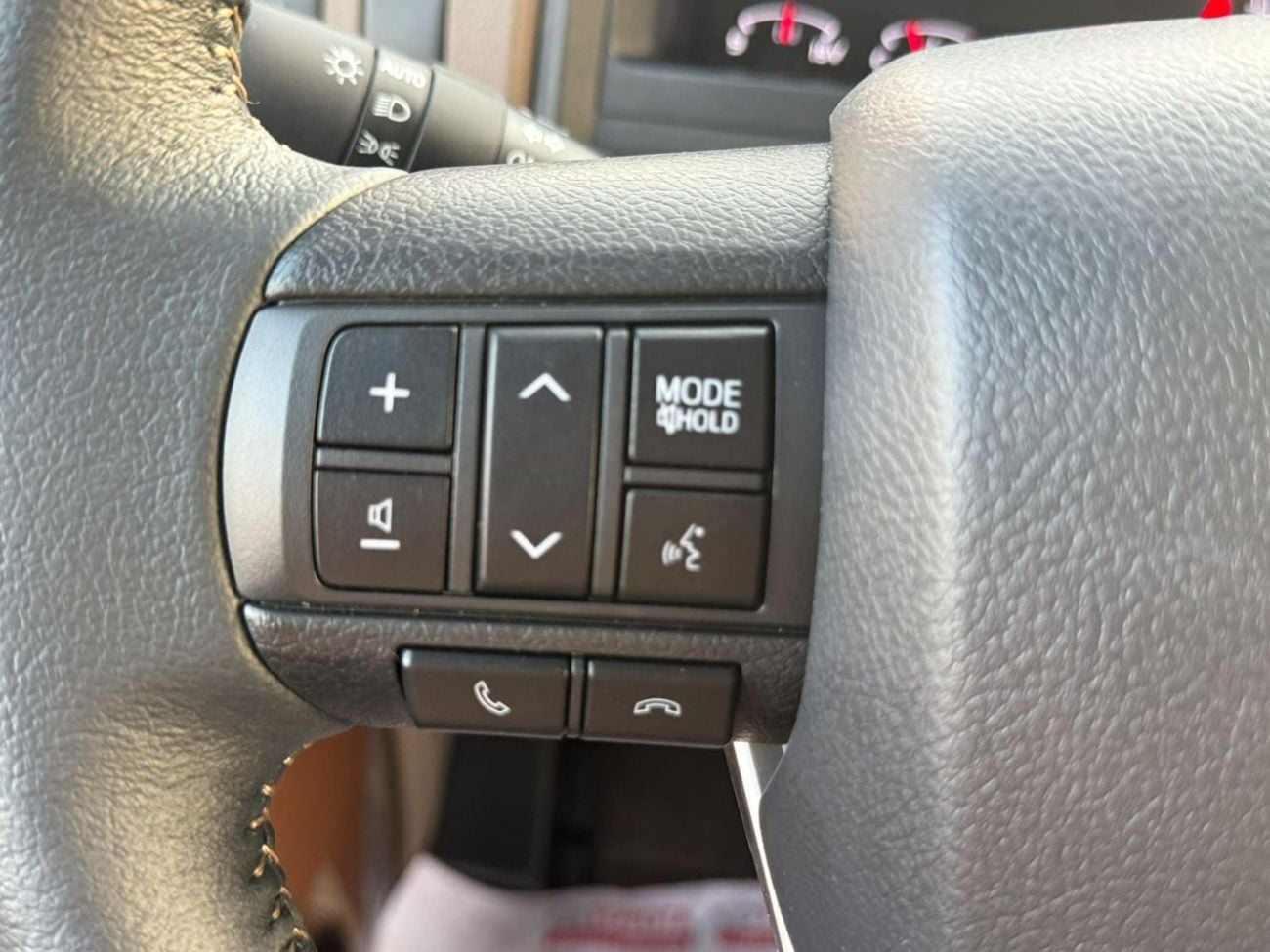 Toyota Land Cruiser 70 2.8 л 2026 г. Бежевый