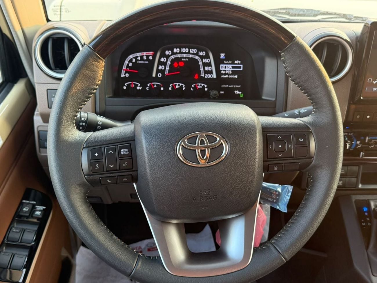 Toyota Land Cruiser 70 2.8 л 2026 г. Бежевый