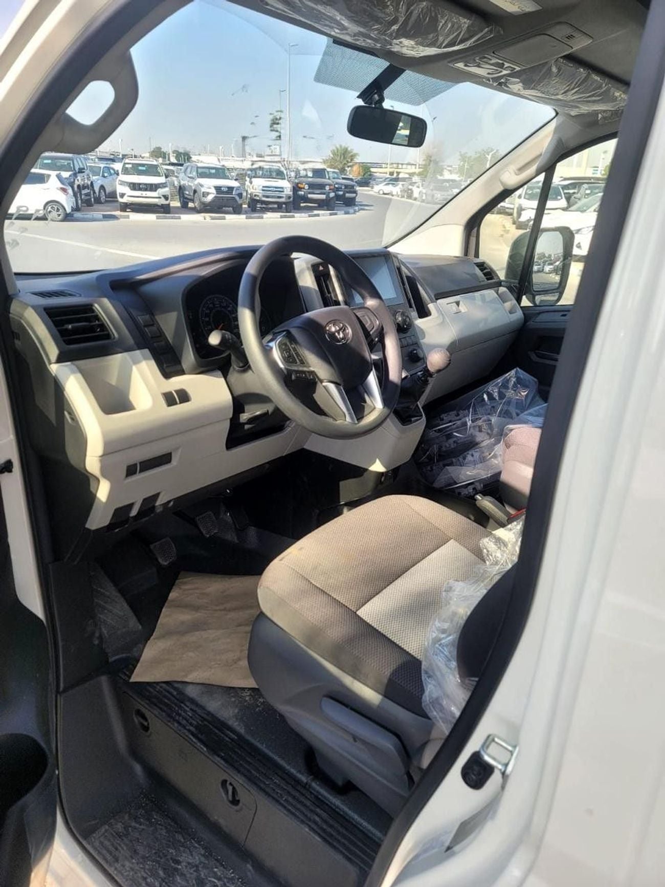 Toyota Hiace 2.8 л 2026 г. Белый
