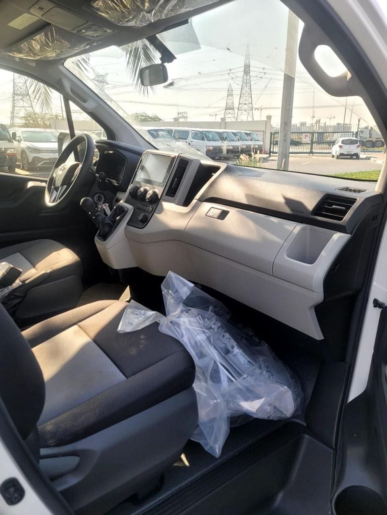 Toyota Hiace 2.8 л 2026 г. Белый