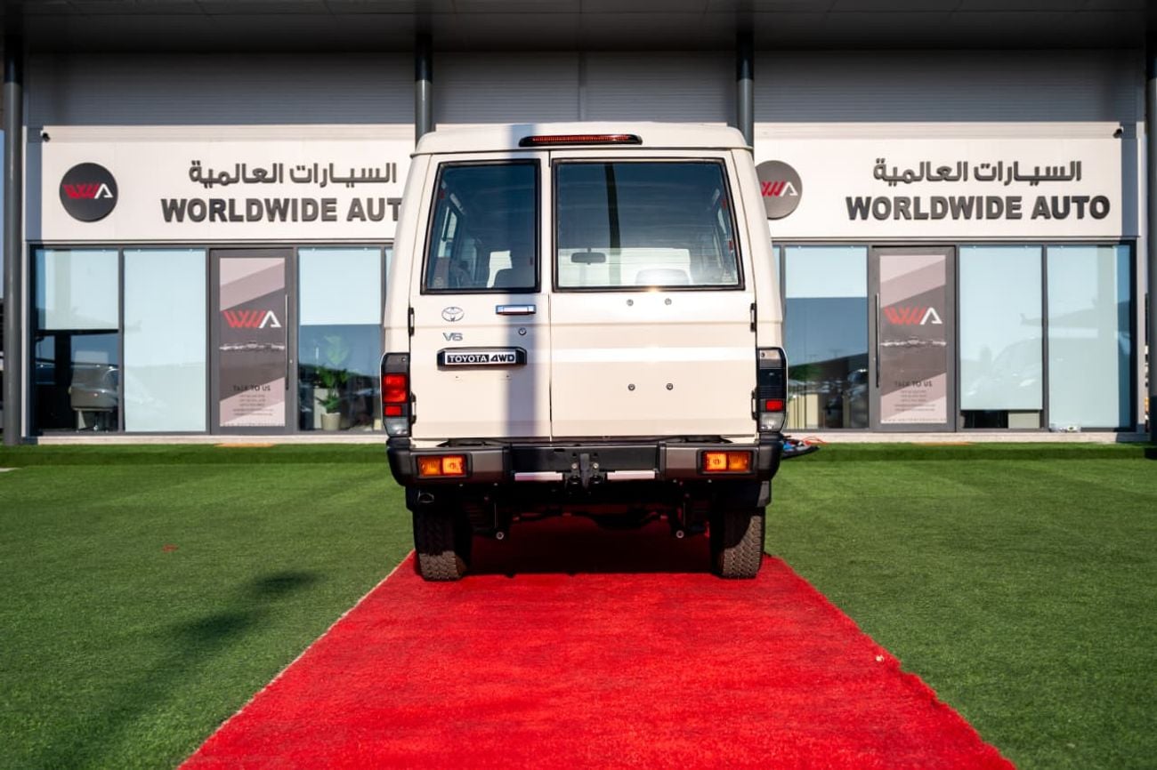 Toyota Land Cruiser 70 4.0 л 2025 г. Белый