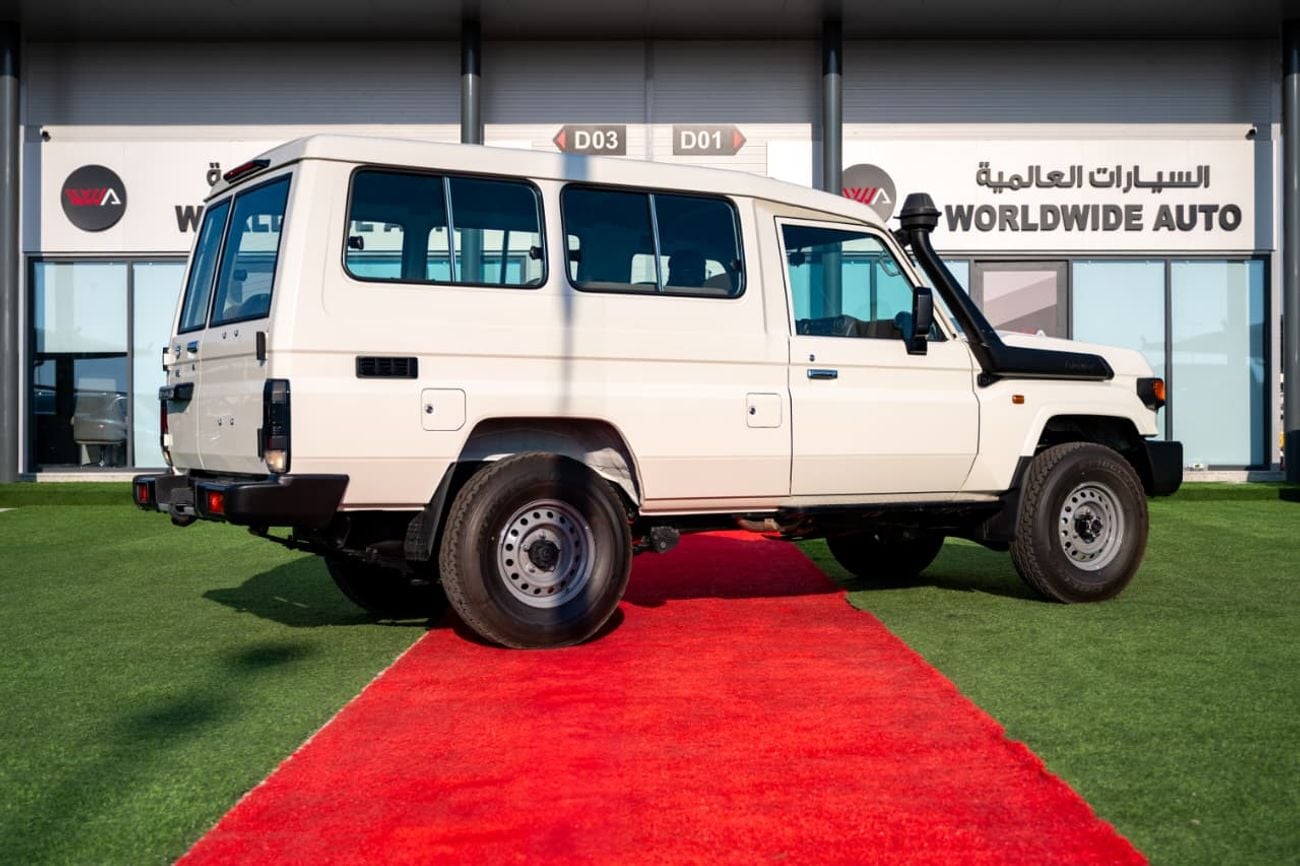 Toyota Land Cruiser 70 4.0 л 2025 г. Белый