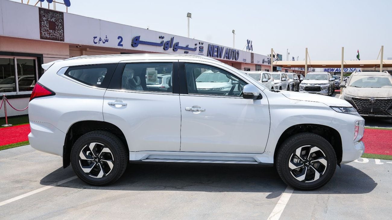 Mitsubishi Montero Sport 3.0 л 2026 г. Белый