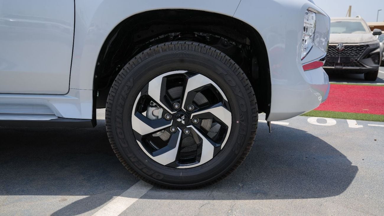 Mitsubishi Montero Sport 3.0 л 2026 г. Белый
