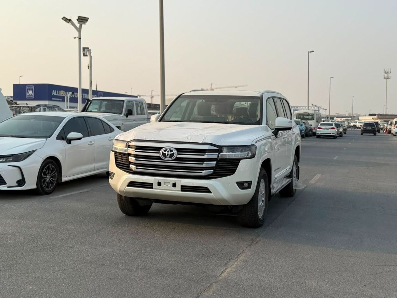Toyota Land Cruiser 3.5 л 2026 г. Белый