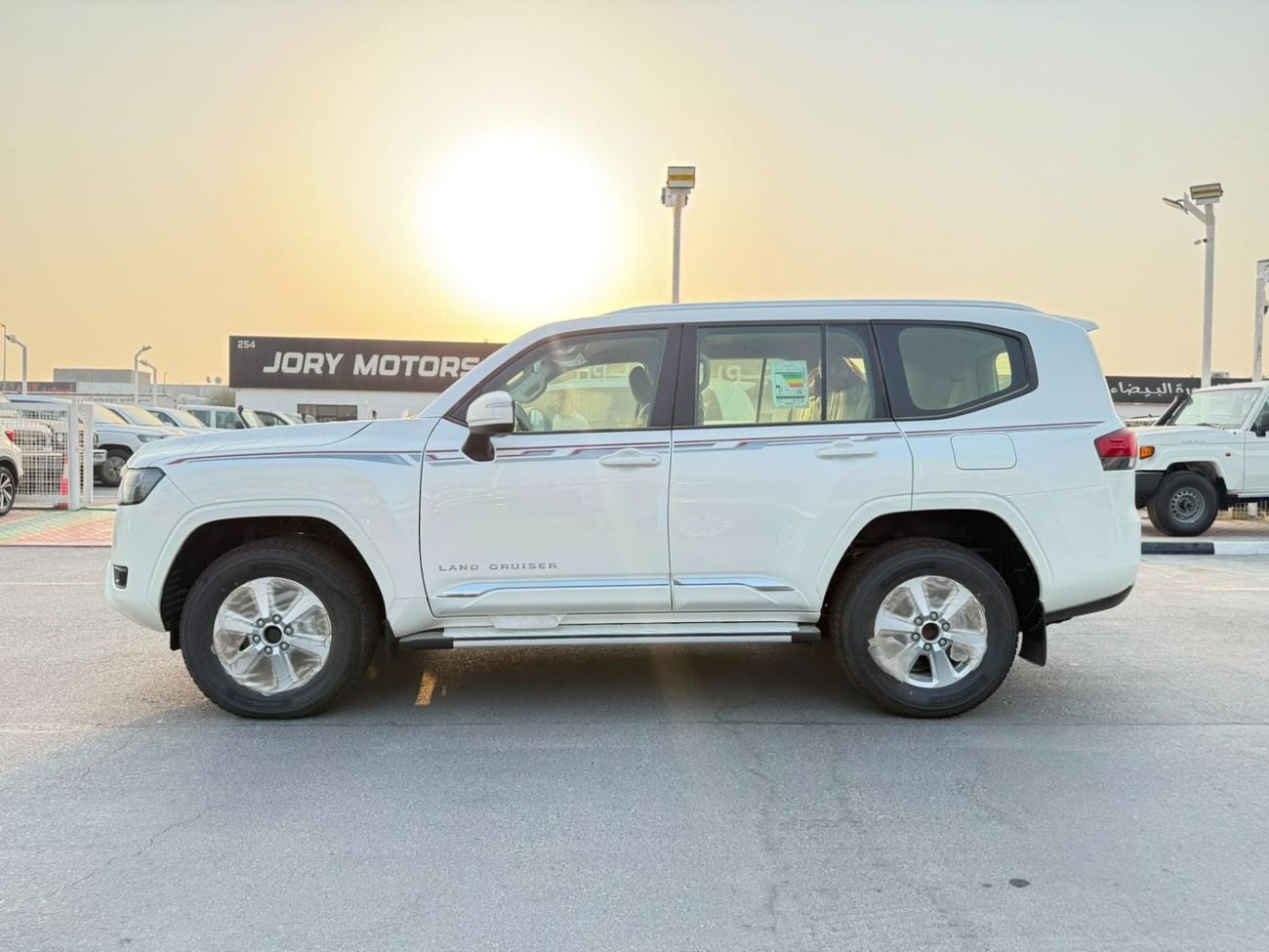 Toyota Land Cruiser 3.5 л 2026 г. Белый