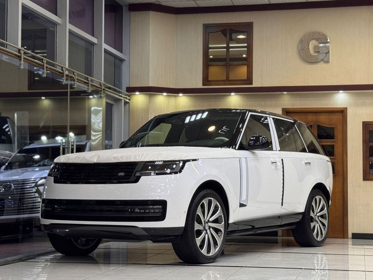 Land Rover Range Rover 4.4 л 2026 г. Белый