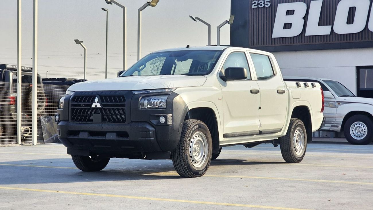 Mitsubishi L200 2.4 л 2027 г. Белый