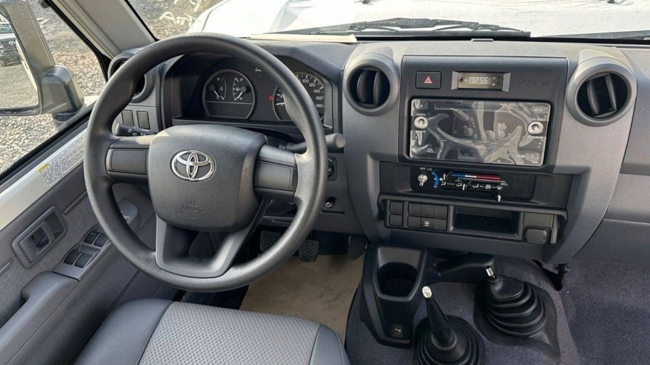 Toyota Land Cruiser 70 4.2 л 2025 г. Серебристый