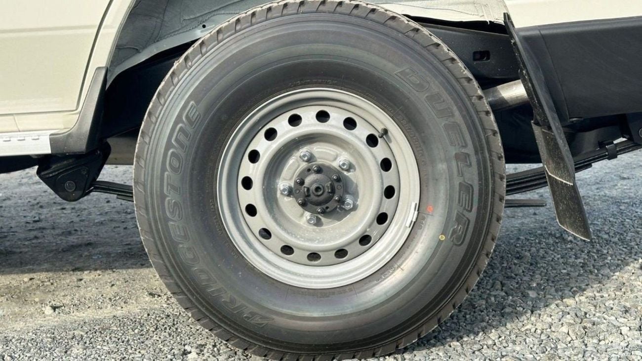 Toyota Land Cruiser 70 4.2 л 2025 г. Серебристый
