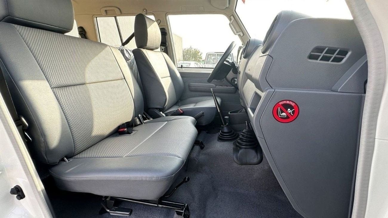 Toyota Land Cruiser 70 4.2 л 2025 г. Серебристый