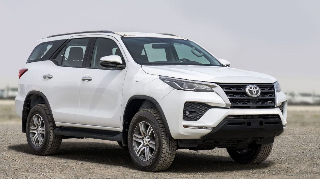 Toyota Fortuner 2.4 л 2025 г. Белый