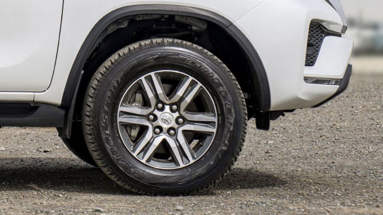 Toyota Fortuner 2.4 л 2025 г. Белый