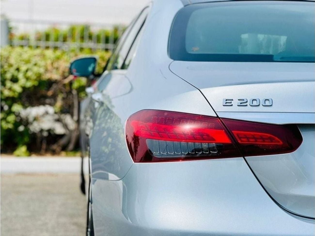 Mercedes Benz E 200 2.0 л 2023 г. Серебристый