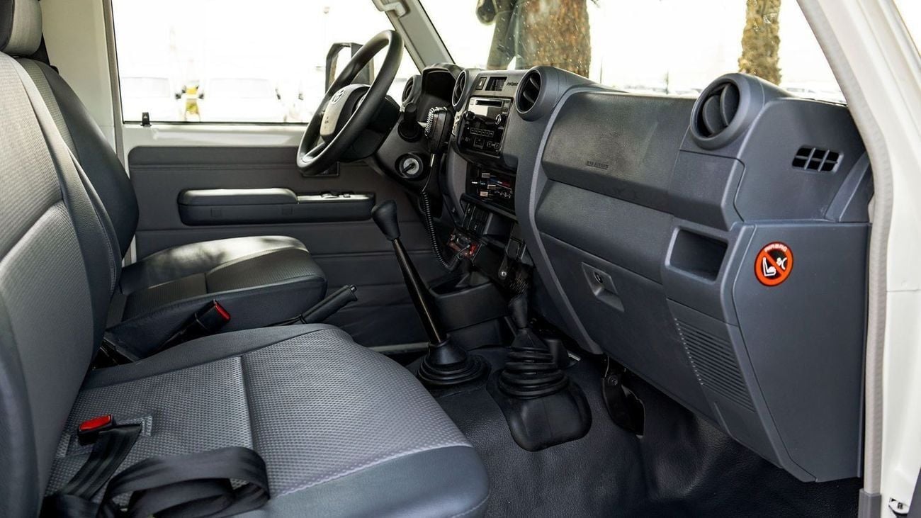 Toyota Land Cruiser 70 4.2 л 2025 г. Белый