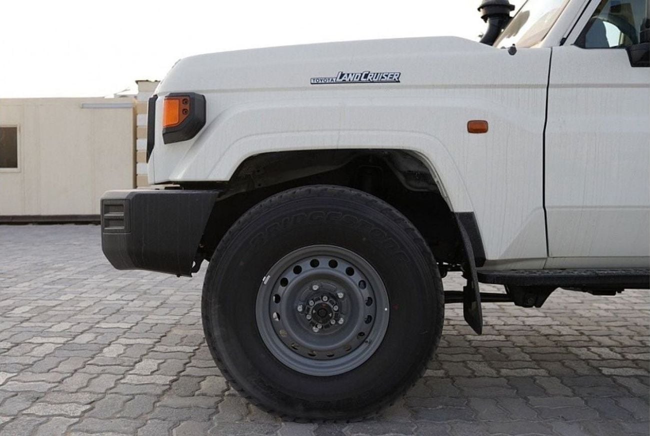 Toyota Land Cruiser 70 4.2 л 2026 г. Белый