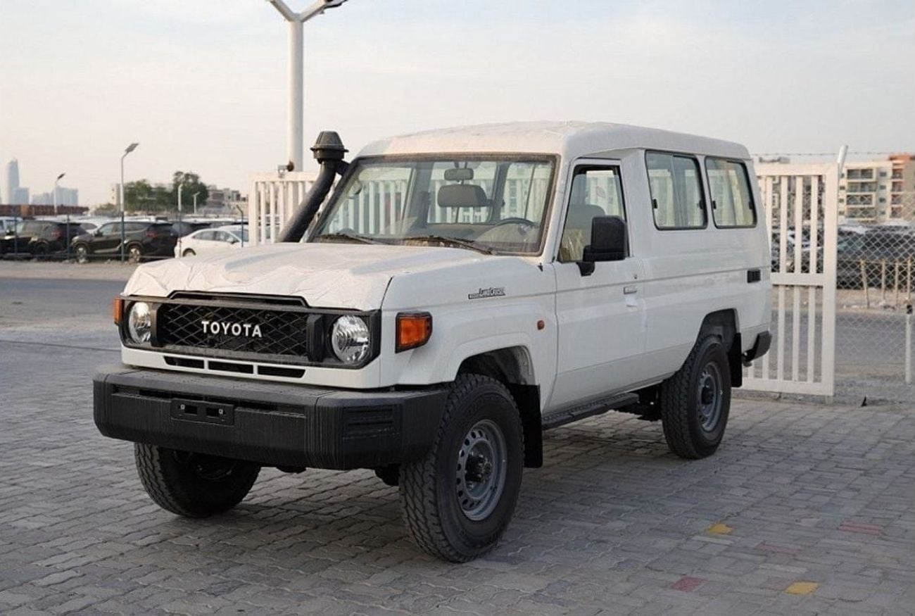 Toyota Land Cruiser 70 4.2 л 2026 г. Белый
