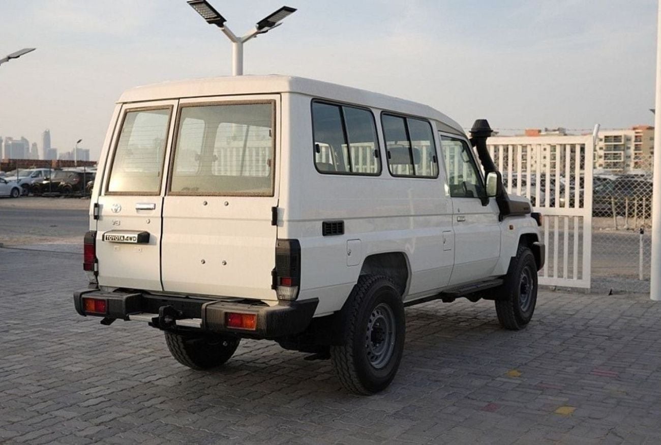 Toyota Land Cruiser 70 4.2 л 2026 г. Белый