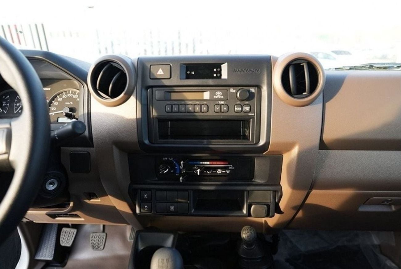 Toyota Land Cruiser 70 4.2 л 2026 г. Белый