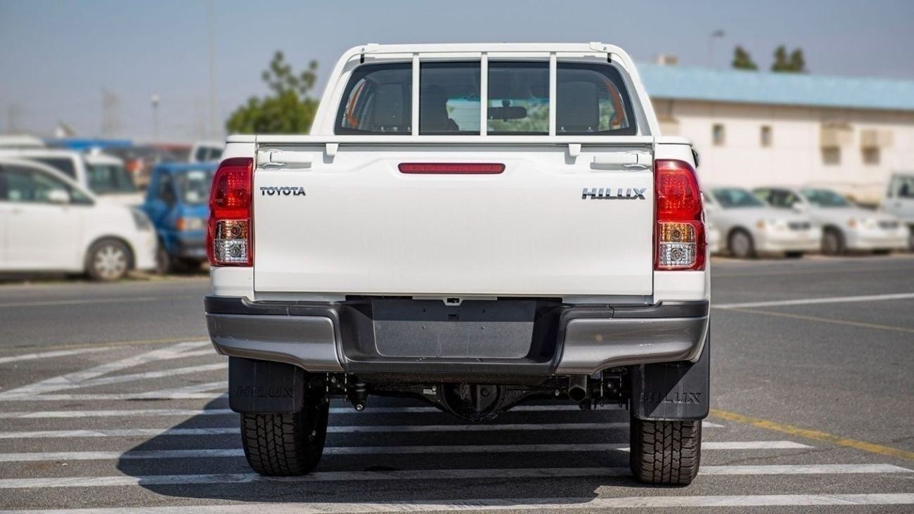 Toyota Hilux 2.4 л 2025 г. Белый