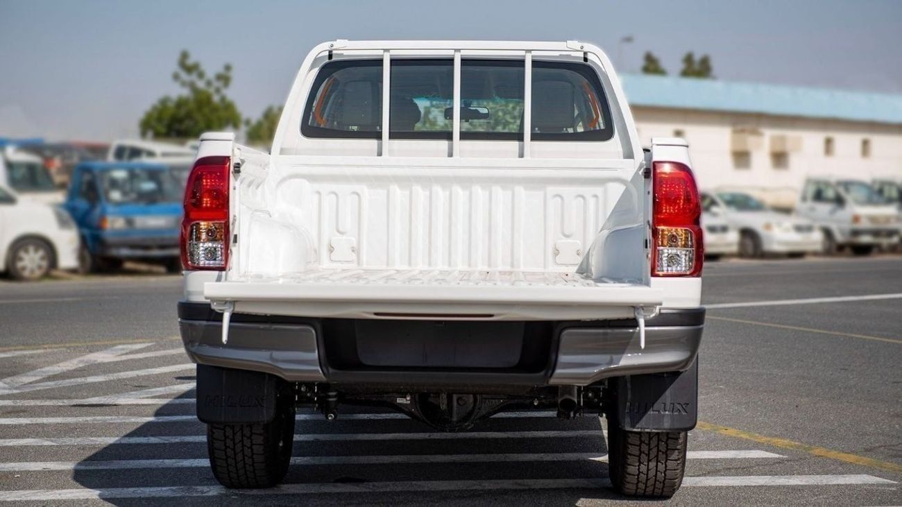 Toyota Hilux 2.4 л 2025 г. Белый