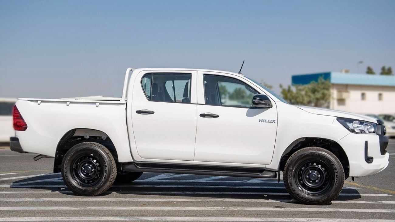 Toyota Hilux 2.4 л 2025 г. Белый