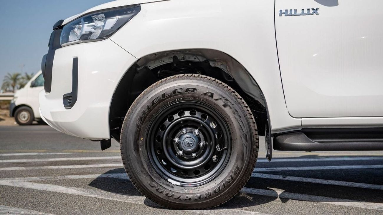 Toyota Hilux 2.4 л 2025 г. Белый