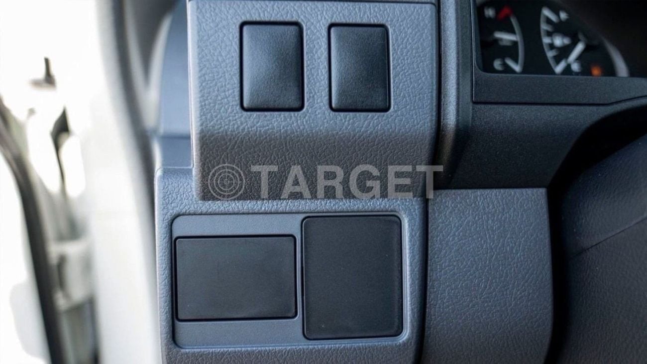 Toyota Land Cruiser 70 4.2 л 2025 г. Белый