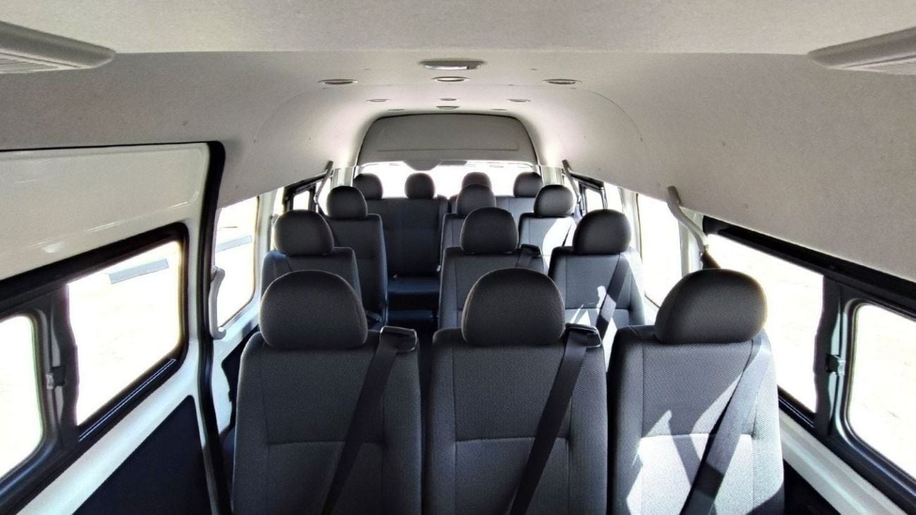 Toyota Hiace 2.5 л 2025 г. Белый