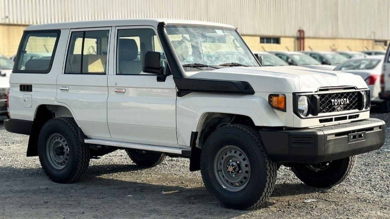 Toyota Land Cruiser 70 4.2 л 2026 г. Белый