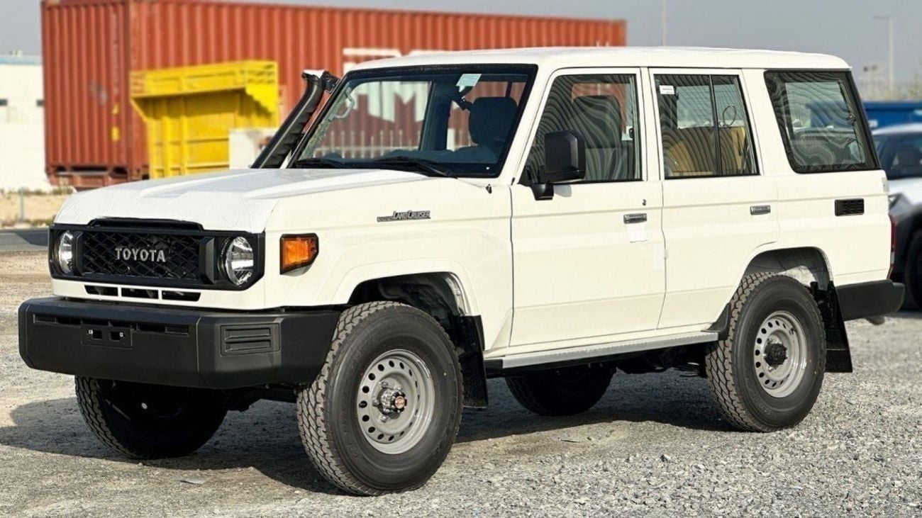 Toyota Land Cruiser 70 4.2 л 2026 г. Белый