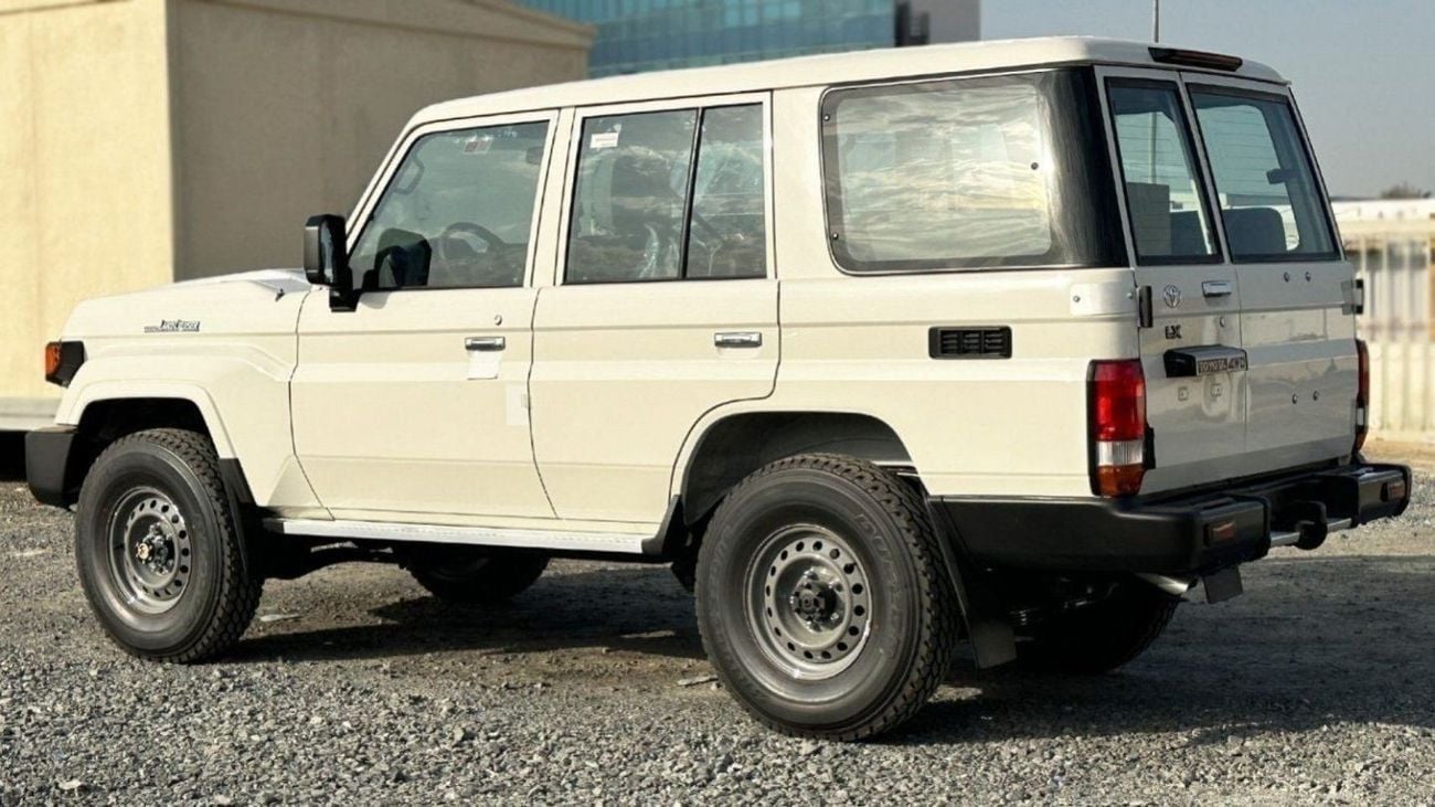 Toyota Land Cruiser 70 4.2 л 2026 г. Белый