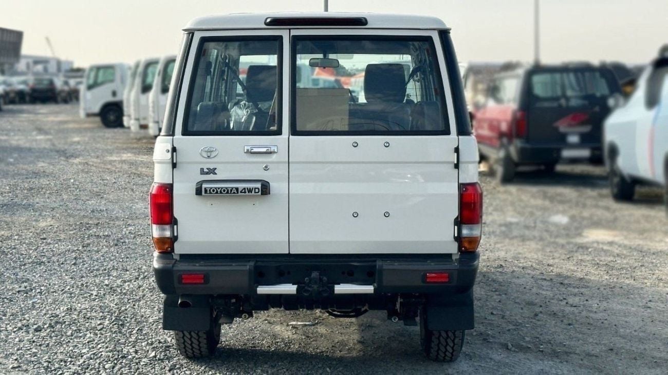 Toyota Land Cruiser 70 4.2 л 2026 г. Белый