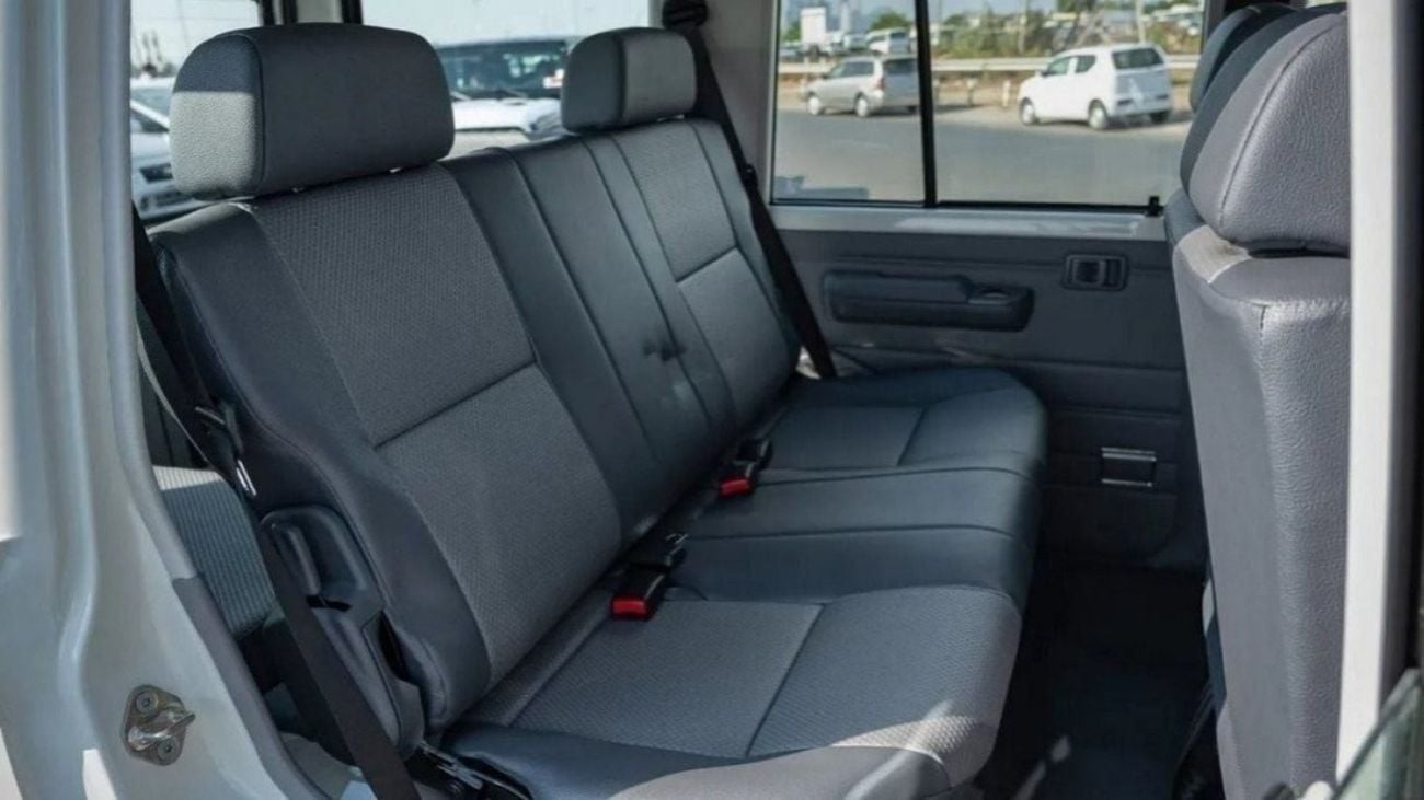 Toyota Land Cruiser 70 4.2 л 2026 г. Белый